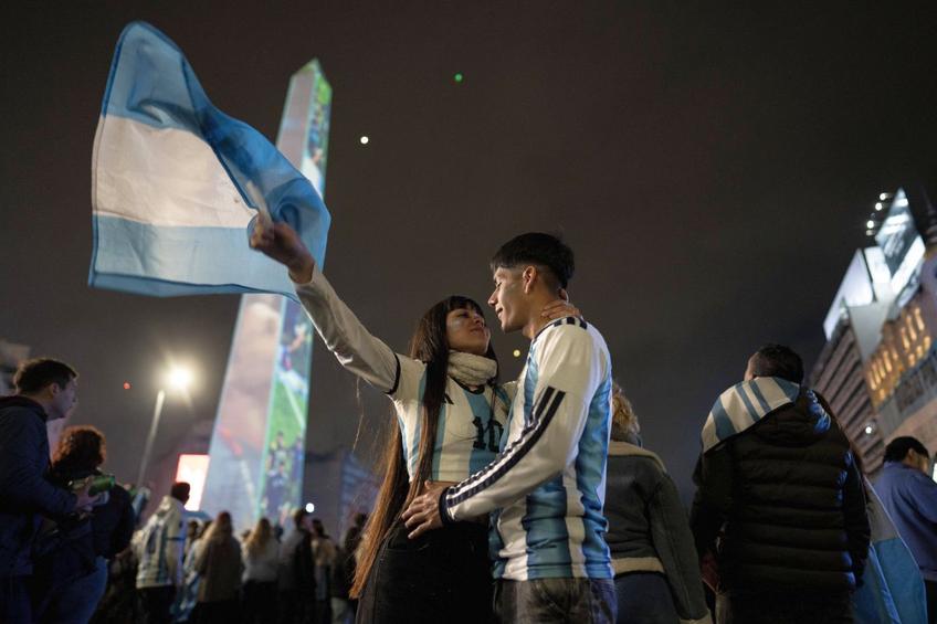 Imagini magice la Buenos Aires după finala Cupei Mondiale! Mii de argentinieni au ieșit în stradă după eșecul cu Spania // foto: Imago