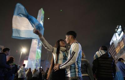 Imagini magice la Buenos Aires după finala Cupei Mondiale! Mii de argentinieni au ieșit în stradă după eșecul cu Spania