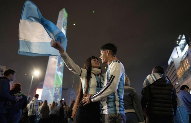 Imagini magice la Buenos Aires după finala Cupei Mondiale! Mii de argentinieni au ieșit în stradă după eșecul cu Spania