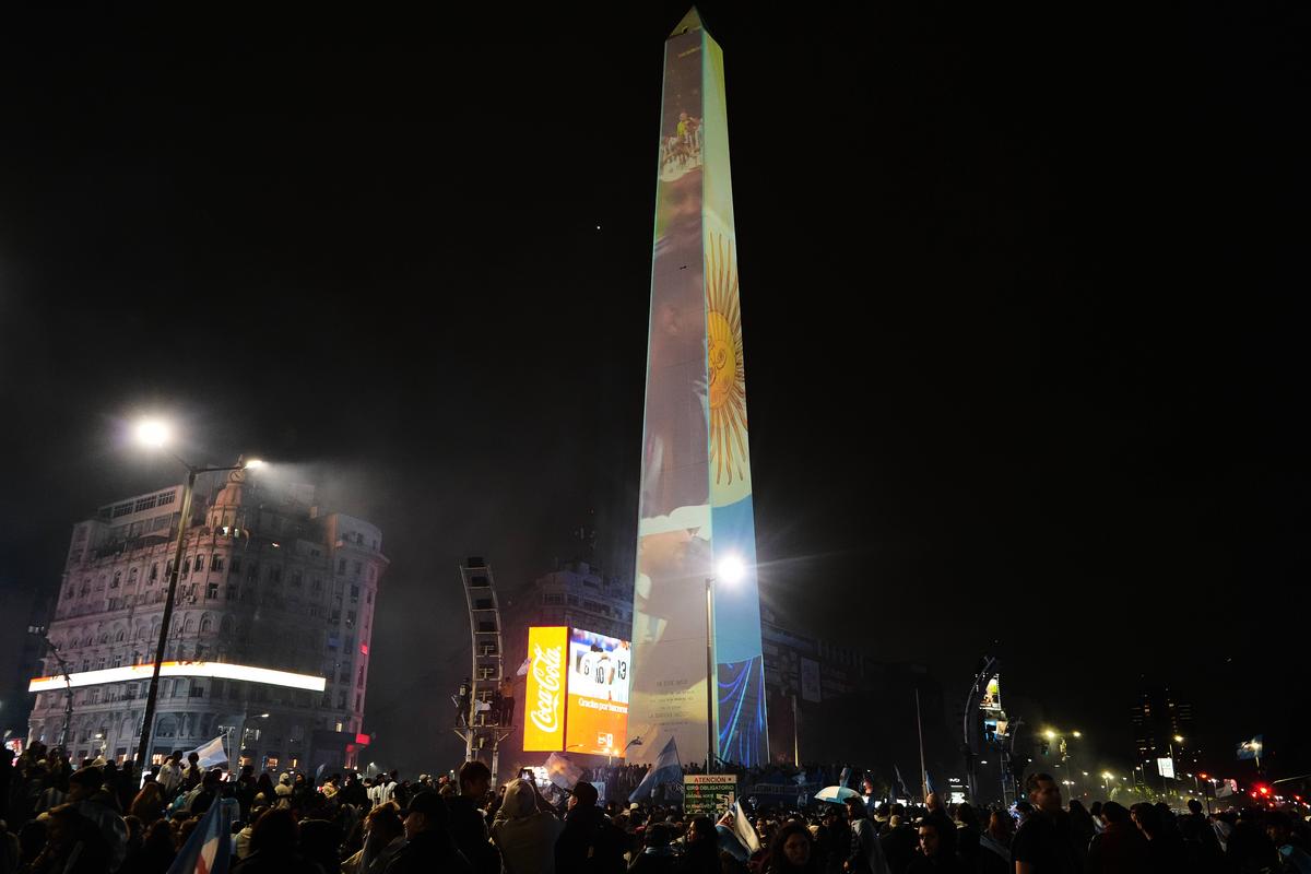 Imagini magice la Buenos Aires după finala Cupei Mondiale! Mii de argentinieni au ieșit în stradă după eșecul cu Spania