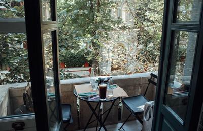 Mobilier din inox pentru balcon. Cum amenajezi spațiul pentru un plus de confort?