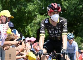 După ce vedeta ciclismului și-a rupt clavicula în Turul Franței, adversarii săi critică ofițerii anti-doping: „E inuman”