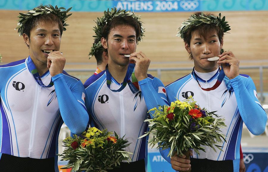 Toshiaki Fushimi (mijloc), vicecampion olimpic în 2004/Foto: Getty Images Toshiaki Fushimi, vicecampion olimpic în 2004, a decedat după un accident grav produs într-o cursă de ciclism