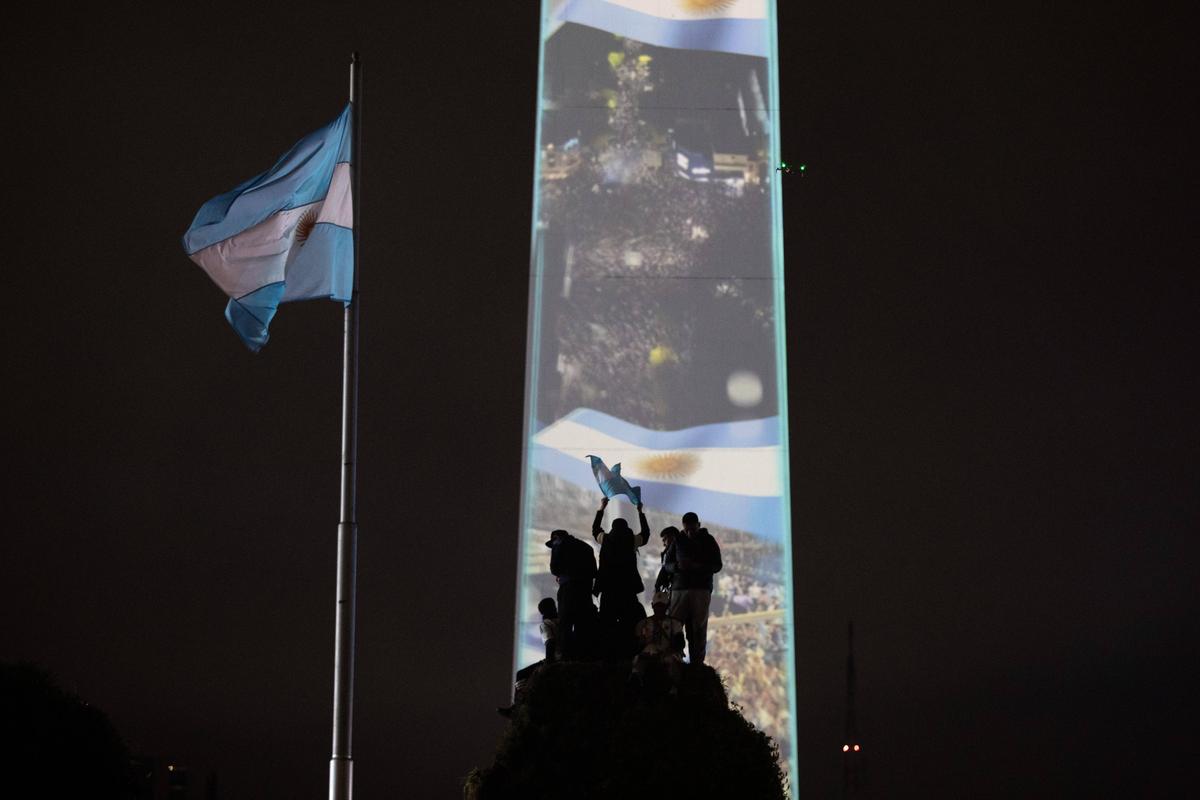 Imagini magice la Buenos Aires după finala Cupei Mondiale! Mii de argentinieni au ieșit în stradă după eșecul cu Spania