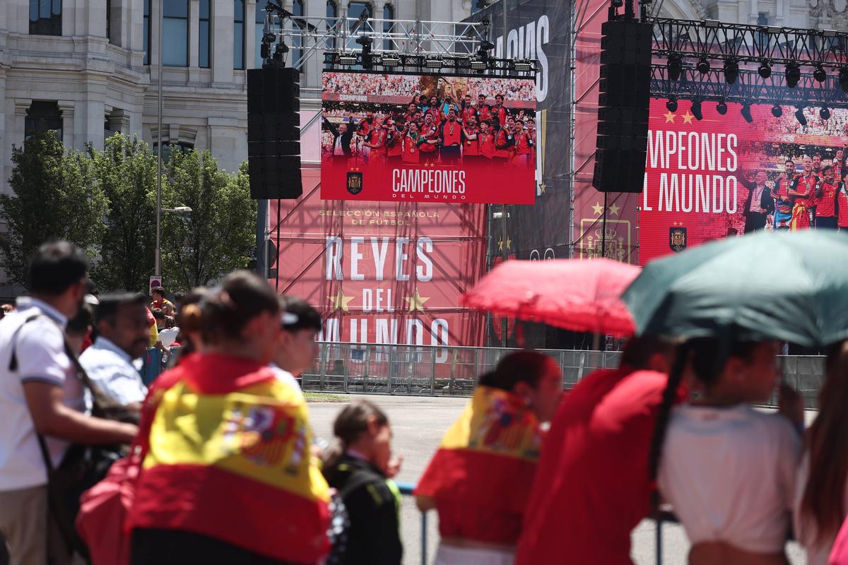 Spaniolii se pregătesc de sărbătoare în Madrid // foto: Imago