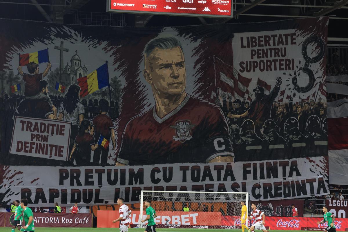 Scenografia rapidiștilor la revenirea lui Daniel Pancu