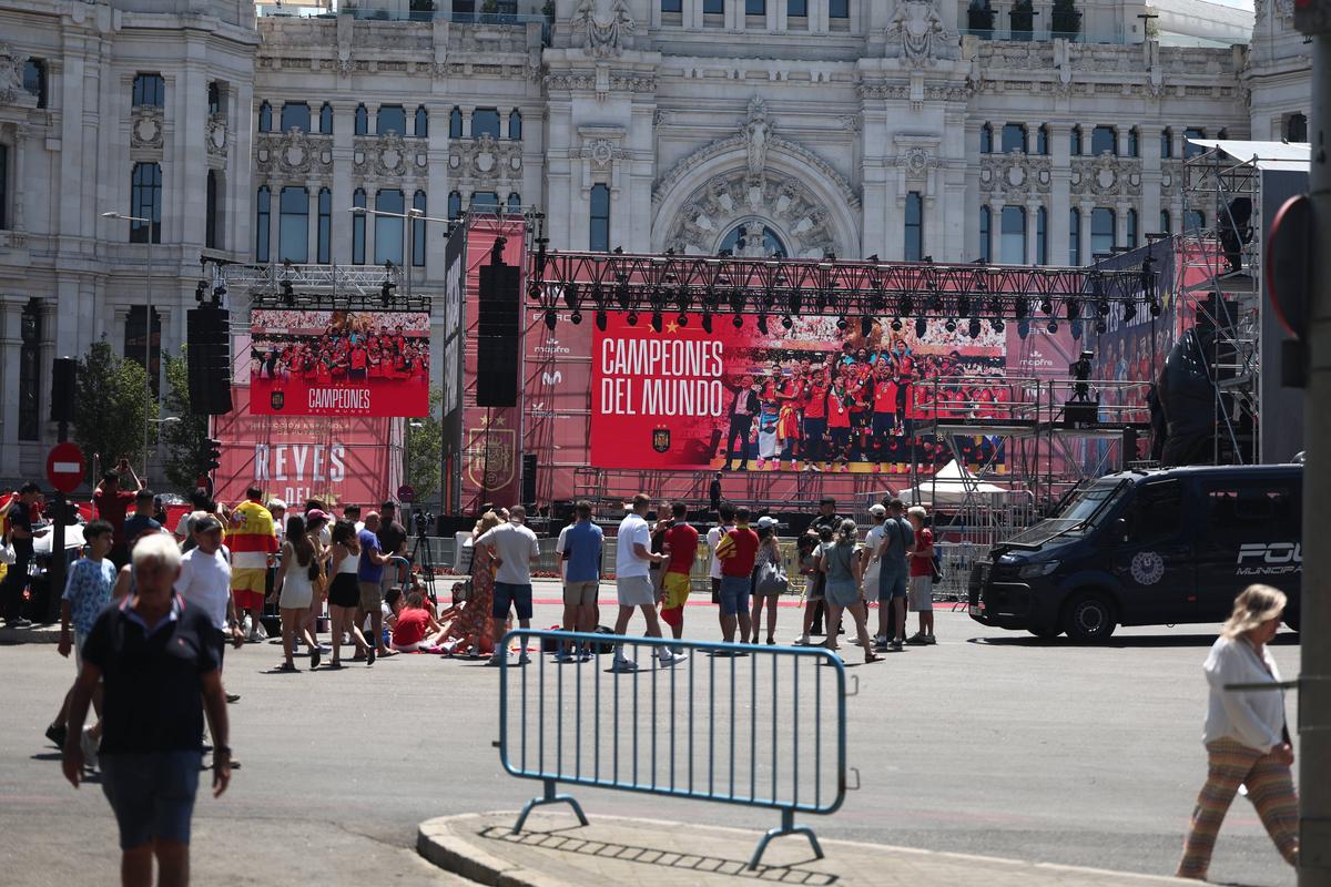 Spaniolii se pregătesc de sărbătoare în Madrid // foto: Imago