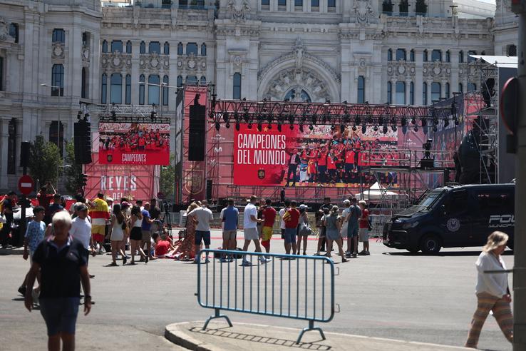 Spaniolii se pregătesc de sărbătoare în Madrid // foto: Imago