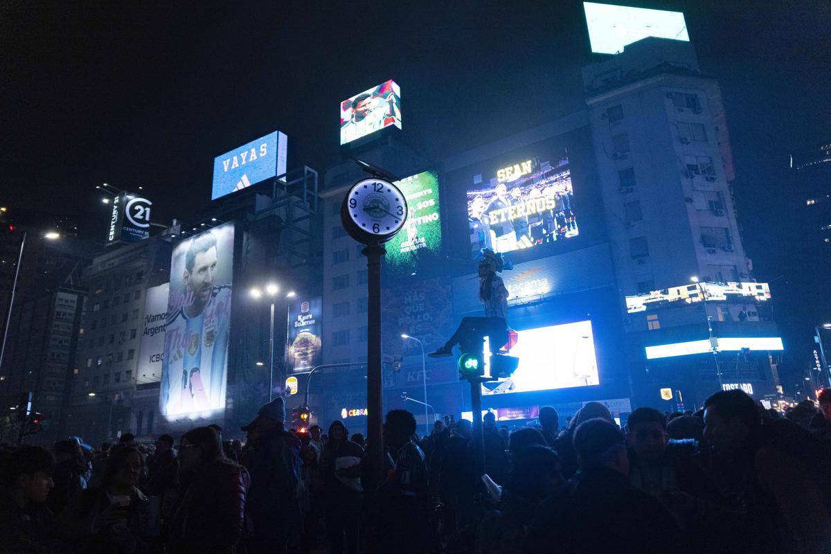 Cadre superbe: argentinienii au sărbătorit în strada, după eșecul cu Spania!