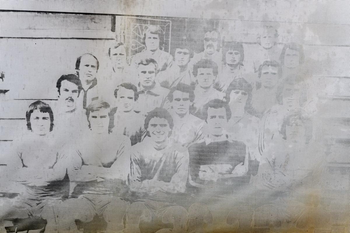 Arena pe care s-au jucat meciuri de Liga 1 a fost abandonată și a fost lăsată să ajungă o junglă! Miza: apartamente de sute de mii de euro, cu vedere la parc