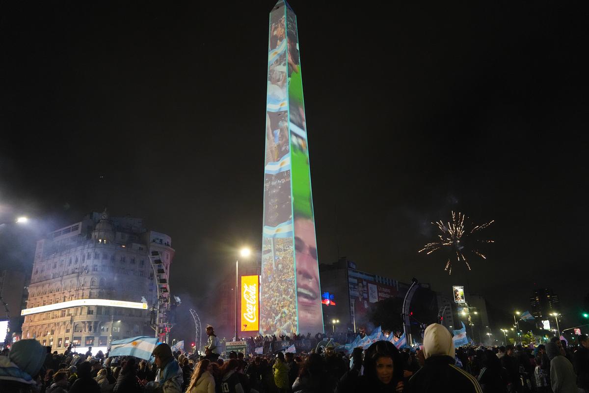 Imagini magice la Buenos Aires după finala Cupei Mondiale! Mii de argentinieni au ieșit în stradă după eșecul cu Spania