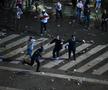 Sute de răniți! Haos în Buenos Aires după înfrângerea Argentinei » Conflict între suporteri și poliție, s-au folosit gloanțe de cauciuc și tunuri de apă