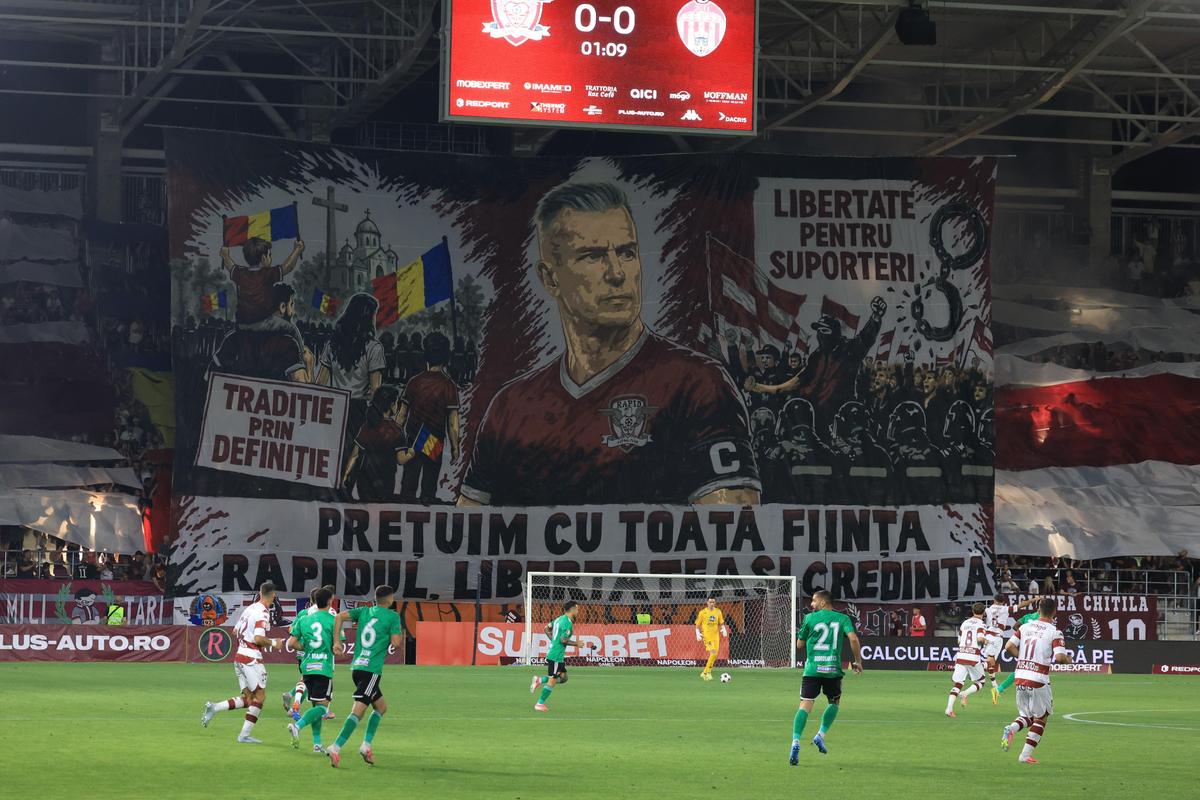 Scenografia rapidiștilor la revenirea lui Daniel Pancu