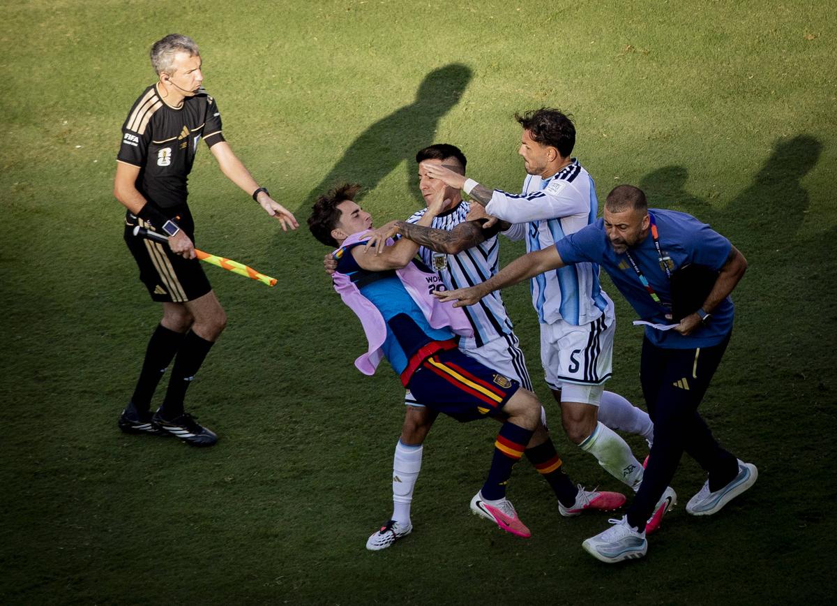 Suspendări colosale pentru Paredes și Molina, amendă pentru Argentina! FIFA a anunțat sancțiunile