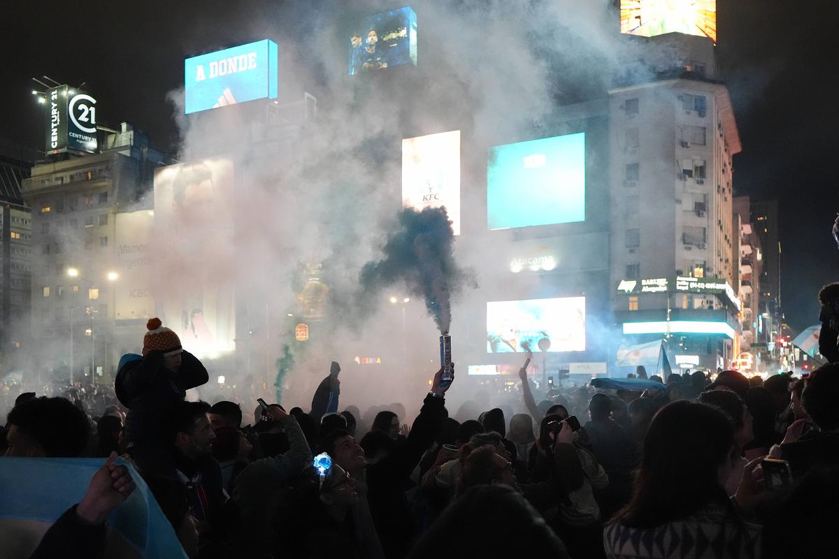 Cadre superbe: argentinienii au sărbătorit în strada, după eșecul cu Spania!