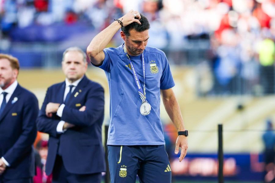 Lionel Scaloni, copleșit de emoții, la festivitatea de premiere / Foto: Imago Ovidiu Ioanițoaia și Raul Rusescu au identificat marea eroare a Argentinei: „O catastrofă!”