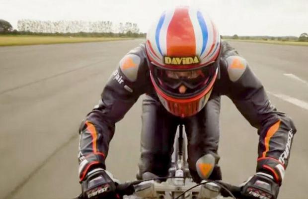 Record: Un britanic a pedalat cu 280 km/h pe bicicletă
