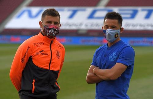 Cine nu se îmbolnăvește adună punctele în Liga 1, cine iese pozitiv pierde meciurile la „masa verde”.