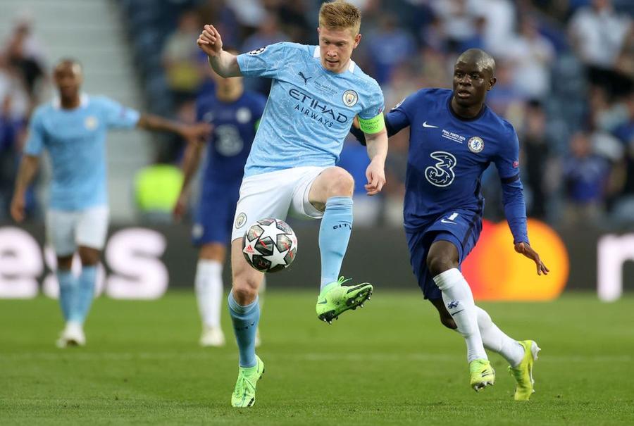 Kevin de Bruyne și Ngolo Kante
Foto:GettyImages Kevin, niciodată singur acasă