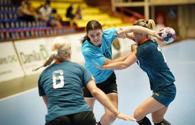 Ultimele noutăți din handbalul feminin » Vâlcea, neînvinsă în amicale, Brăila, succes important în Danemarca. Rapid și-a prezentat echipa