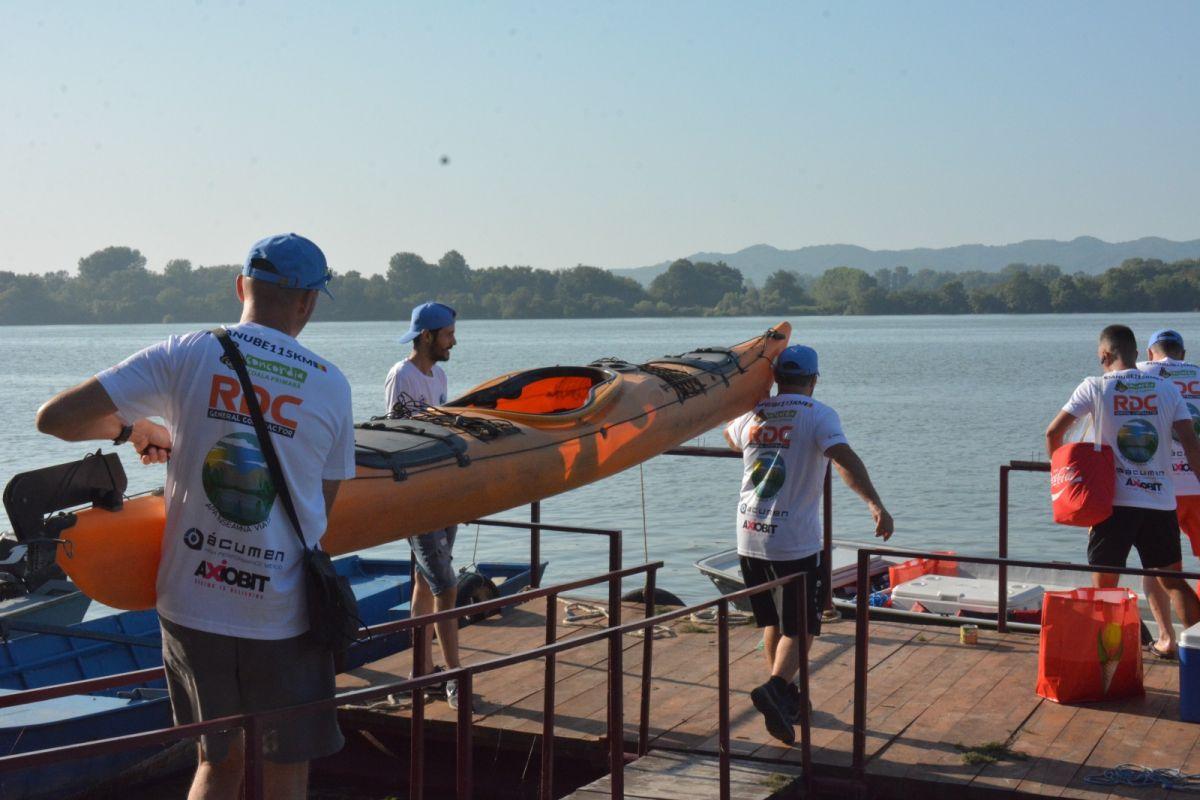 Jurnal de maraton » Poveștile uimitoare ale românului care a înotat 30 de ore fără oprire pe Dunăre: „Pe final am avut halucinații, vedeam tot felul de simboluri!”