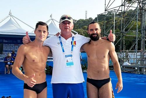 Constantin Popovici în stânga și Cătălin Preda în dreapta, cu antrenorul Florin Avasiloae între ei // foto: Facebook @ FRNPM