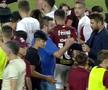 Agitație după meci! Săpunaru a intervenit pentru a elibera din mâinile stewarzilor o suporteră care intrase pe teren