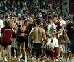 Agitație după meci! Săpunaru a intervenit pentru a elibera din mâinile stewarzilor o suporteră care intrase pe teren