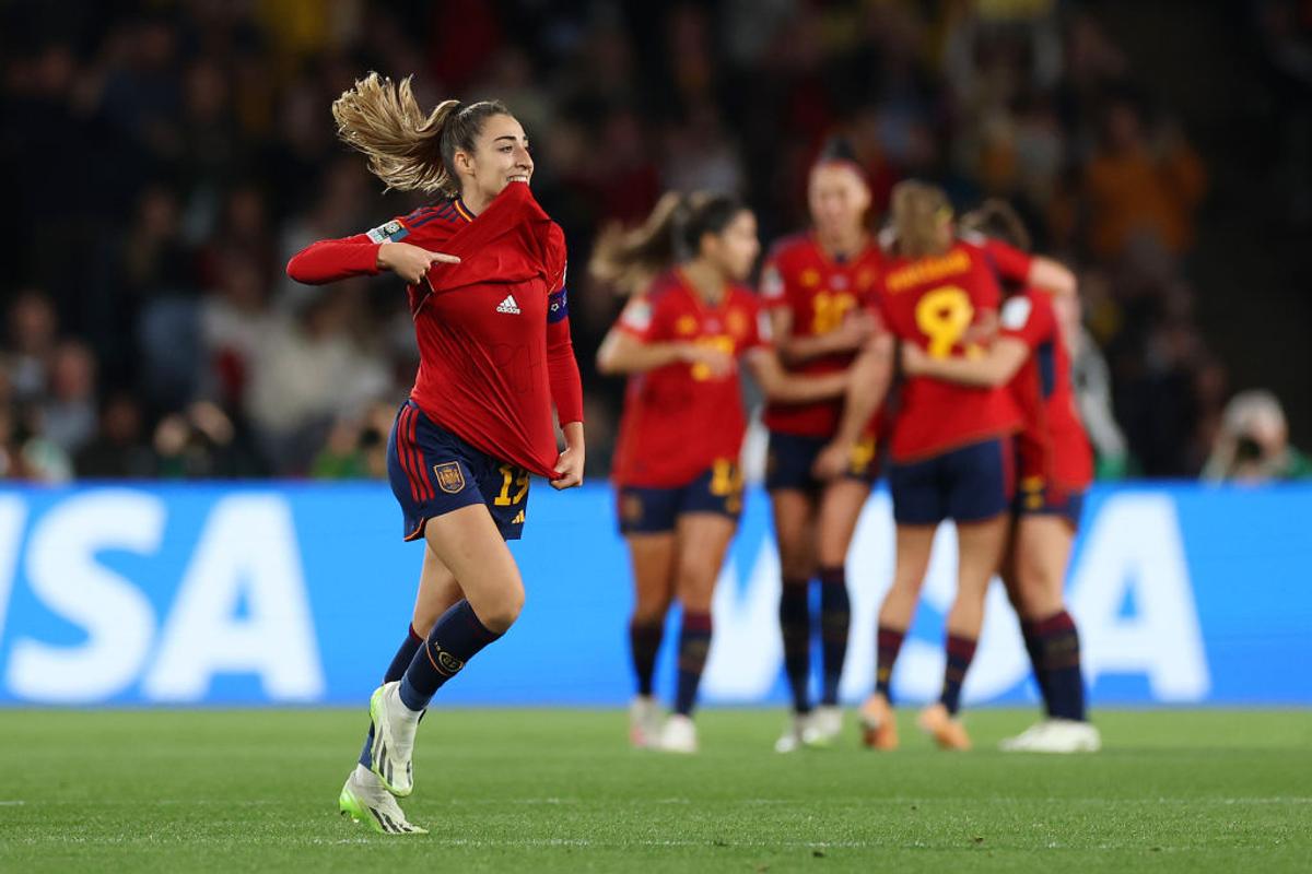 A decis finala Mondialului Feminin, apoi și-a ridicat tricoul » Semnificația gestului