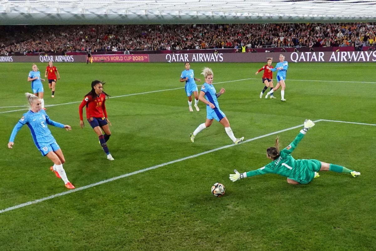 A decis finala Mondialului Feminin, apoi și-a ridicat tricoul » Semnificația gestului