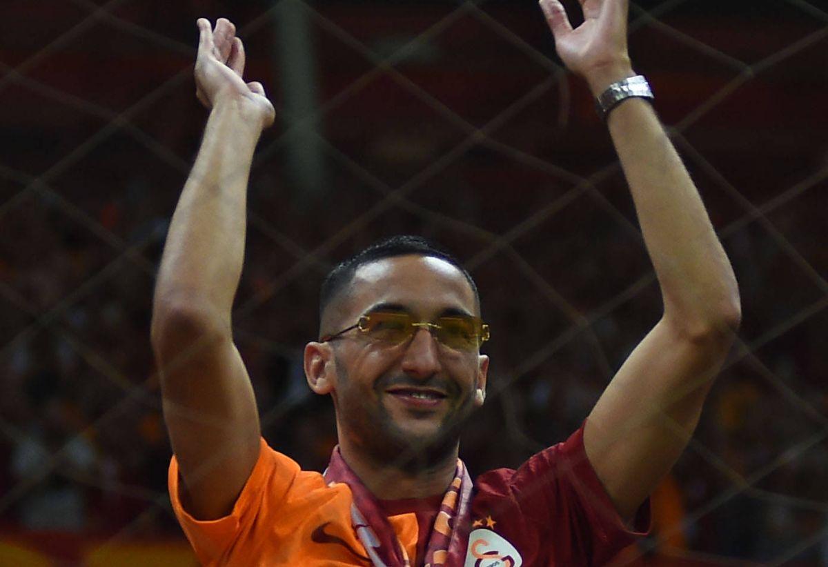 Te trec fiori! Ziyech, prezentare de senzație la noua echipă » Show în peluză alături de ultrași