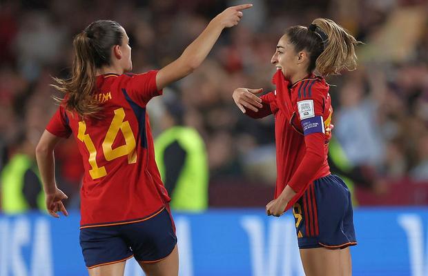 A decis finala Mondialului Feminin, apoi și-a ridicat tricoul » Semnificația gestului