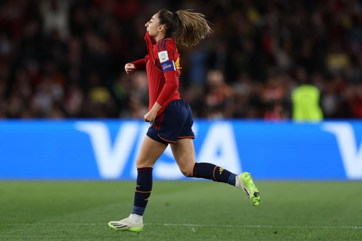 A decis finala Mondialului Feminin, apoi și-a ridicat tricoul » Semnificația gestului
