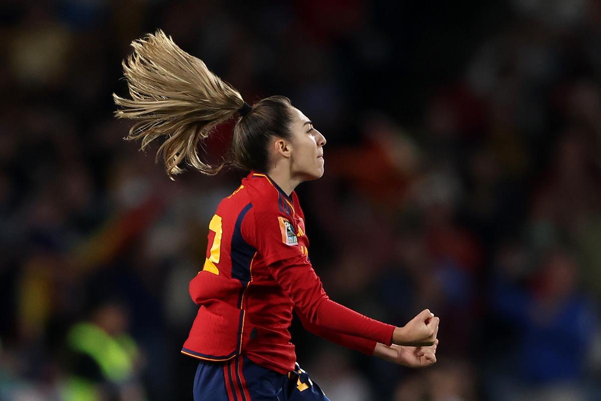 A decis finala Mondialului Feminin, apoi și-a ridicat tricoul » Semnificația gestului