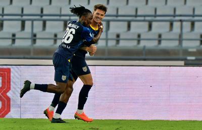 Man, excelent în primul meci al Parmei din nou sezon: pasă de gol și penalty obținut
