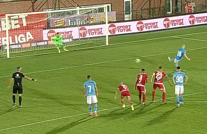 Runar Sigurjonsson a ratat un penalty în finalul meciului FC Voluntari - Dinamo 2-3 (runda #6 din Superliga) și a fost taxat de analiști.