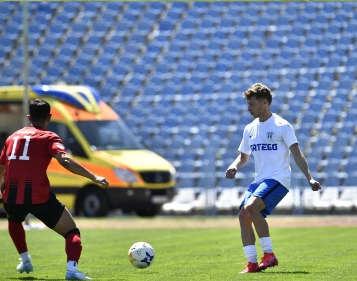 Imagini ireale pe stadionul de 28 de milioane de euro din România » Păsările distrug gazonul