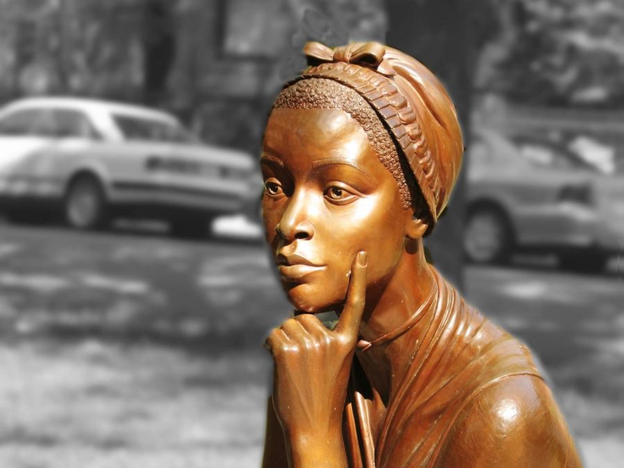 O statuie dedicată lui Phillis Wheatley Peters FAKE NEWS în sport » Pe 23 august, un interviu cu scriitorul Ioan T. Morar despre marile minciuni din Epoca de Aur: „Am văzut un document strict secret care arăta cum România fura competiția”