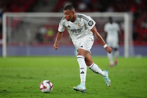 Kylian Mbappe are cel mai mare venit anual dintre jucătorii lui Real Madrid, dar n-a uitat de milioanele datorate de PSG / Foto: Imago