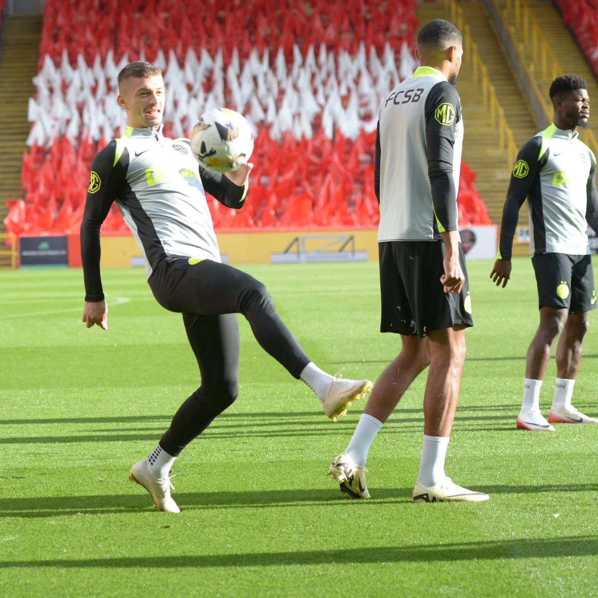 FCSB s-a antrenat pe Pittodrie Stadium, cu scenografia celor de la Aberdeen pregătită