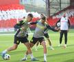 Au dat buzna în scenografia scoțienilor! FCSB, antrenament oficial pe stadionul special al lui Aberdeen: Marea Nordului, la 300 m de peluză