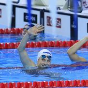 Daria Silișteanu salutând tribuna la Campionatele Mondaile de juniori de la Otopeni FOTO Cristi Preda