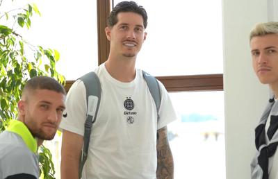 FCSB a decolat azi spre Scoția » Imagini de la plecarea pentru meciul cu Aberdeen