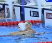 Daria Silișteanu  și Aissia Prisecariu la finalul cursei  de 100 m spate de la CM de juniori FOTO Cristi Preda