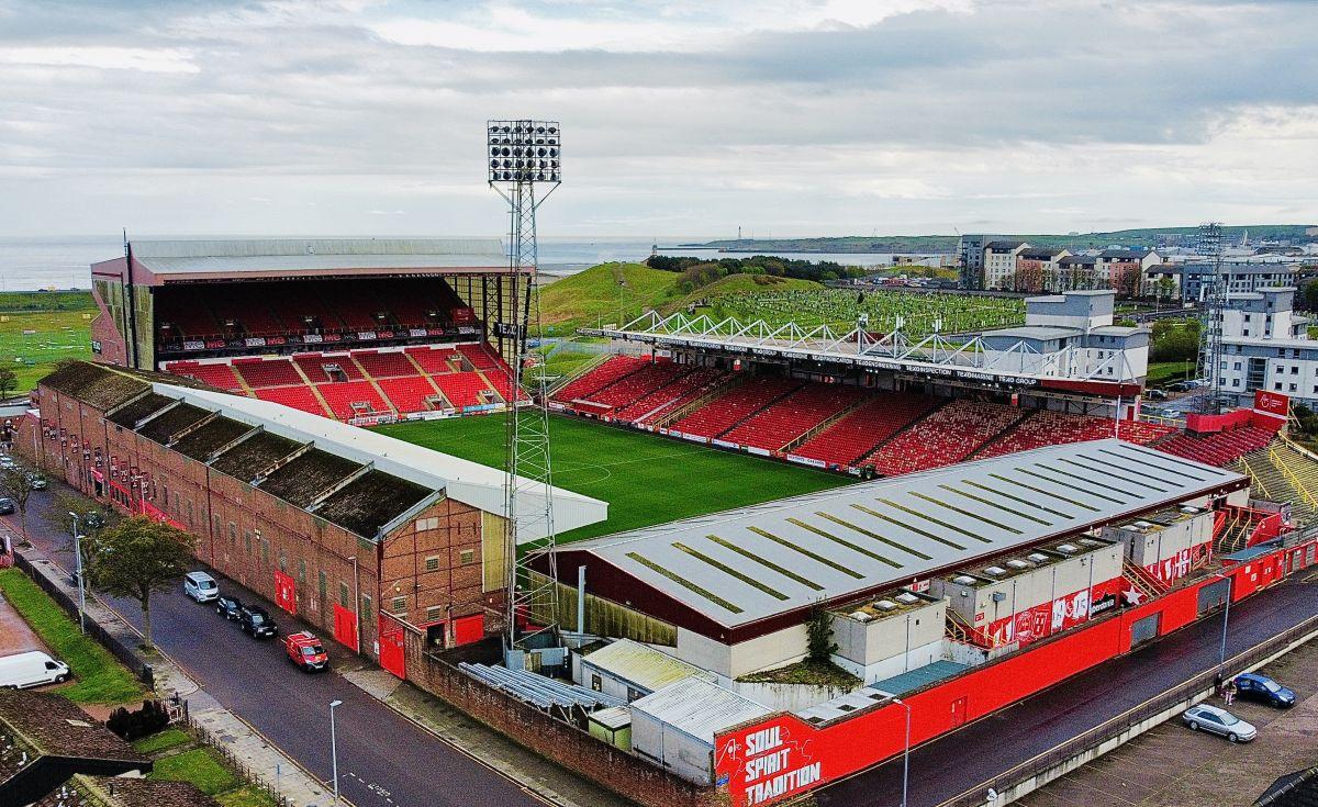 Au dat buzna în scenografia scoțienilor! FCSB, antrenament oficial pe stadionul special al lui Aberdeen: Marea Nordului, la 300 m de peluză