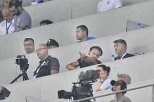 Antrenorul lui Ararat a venit la meci, dar nu a stat pe bancă » De ce a urcat lângă comentatorii TV