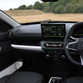 Britanicii au dat verdictul despre noua Dacia Spring: „Surprinzător de competentă” » Ce i-a impresionat și la ce capitol e „groaznică” // foto: autoexpress.co.uk