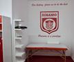 Jucătorii echipei de volei de la CS Dinamo beneficiază de vestiare noi la  Sala Dinamo. Foto: Andrei Furnigă (GSP.RO)