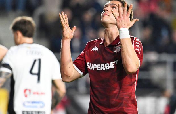 Lăsat pe liber de Real Oviedo, Daniel Paraschiv a fost prezentat la noua echipă