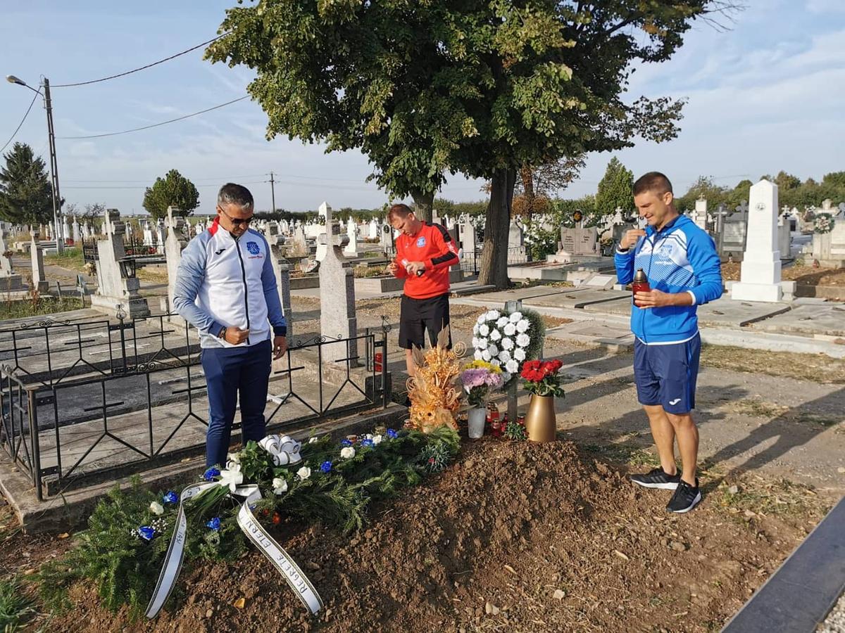 Pancu, Cristea și Onofraș au depus flori la mormântul lui Ionuț Popa: „Și-au amintit cum le descrețeai frunțile cu replicile pline de umor”